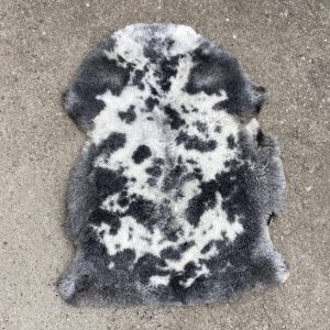 Dressyrgårdens LAMMSKINN 19006