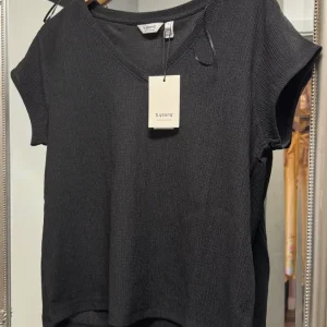 BYROSA TOP - T-Shirt Black