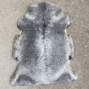 Dressyrgårdens LAMMSKINN 19003