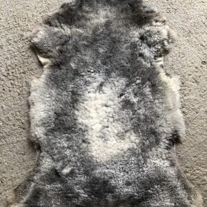 Dressyrgårdens LAMMSKINN 17004