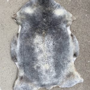 Dressyrgårdens LAMMSKINN 16003