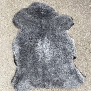 Dressyrgårdens LAMMSKINN 18002