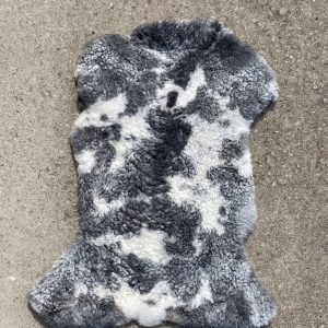 Dressyrgårdens LAMMSKINN 18005