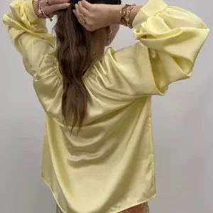 Glansig Volangblus med Volymärm